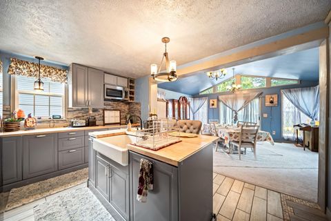 Tiny photo for 300 Dunbarton Road, Columbus, OH 43230 (MLS # 225039493)