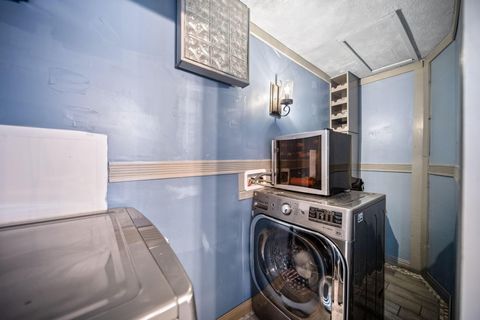 Tiny photo for 300 Dunbarton Road, Columbus, OH 43230 (MLS # 225039493)