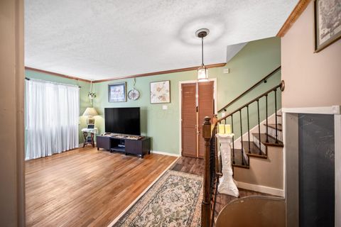 Tiny photo for 300 Dunbarton Road, Columbus, OH 43230 (MLS # 225039493)