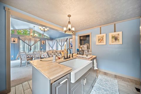 Tiny photo for 300 Dunbarton Road, Columbus, OH 43230 (MLS # 225039493)