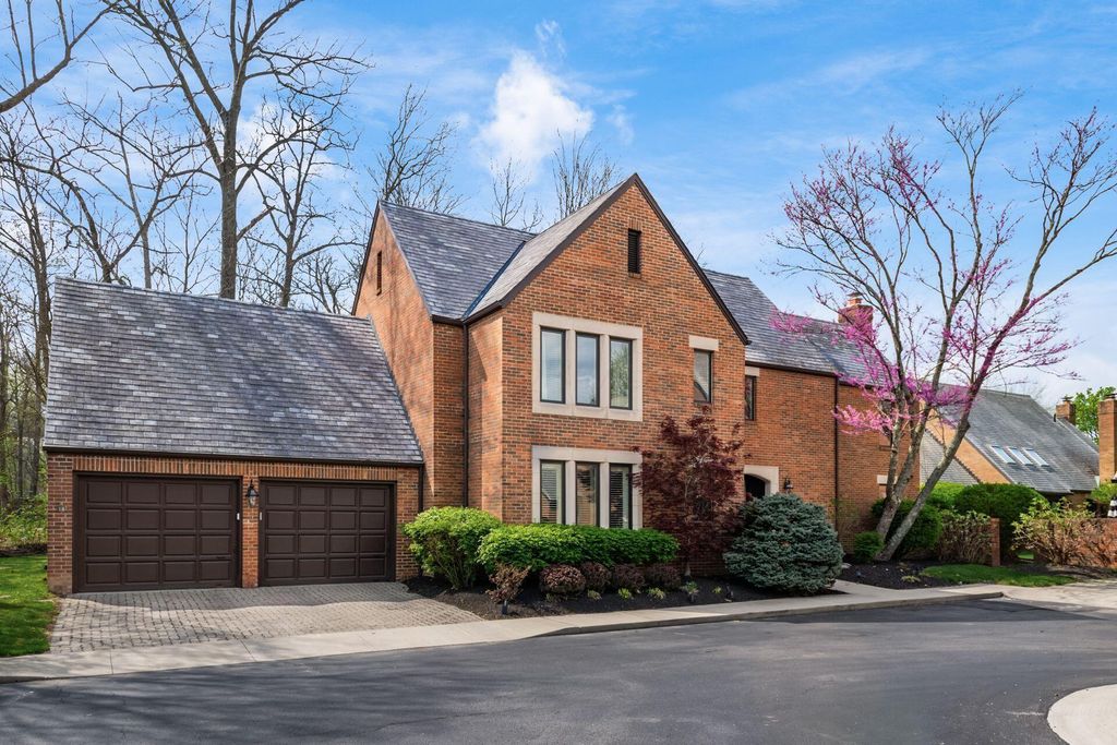 Photo of 8758 Dunsinane Drive, Dublin, OH 43017 (MLS # 226012167)