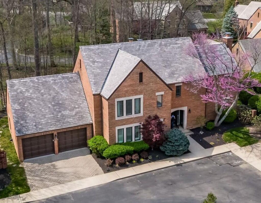 Photo of 8758 Dunsinane Drive, Dublin, OH 43017 (MLS # 226012167)