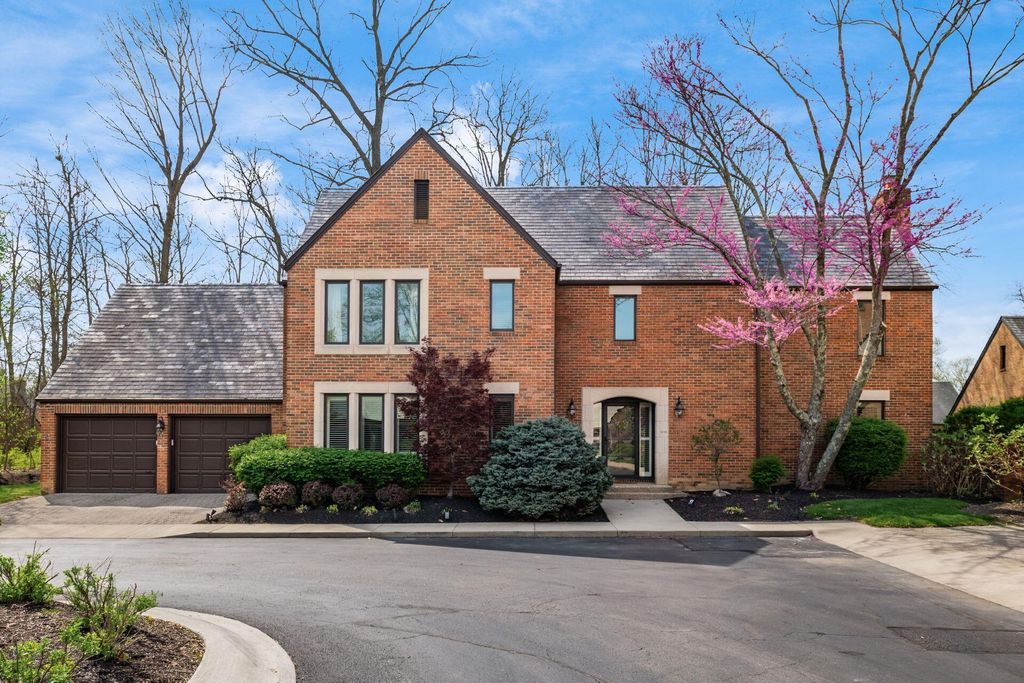 Photo of 8758 Dunsinane Drive, Dublin, OH 43017 (MLS # 226012167)