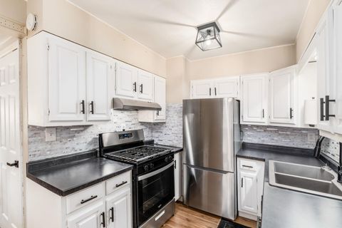 Tiny photo for 2122 Margaret Avenue, Columbus, OH 43219 (MLS # 225040591)