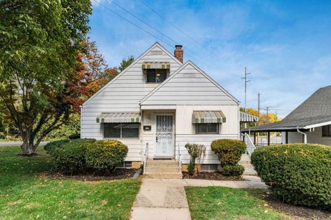 Photo of 2122 Margaret Avenue, Columbus, OH 43219 (MLS # 225040591) Photo of 2122 Margaret Avenue, Columbus, OH 43219 (MLS # 225040591)