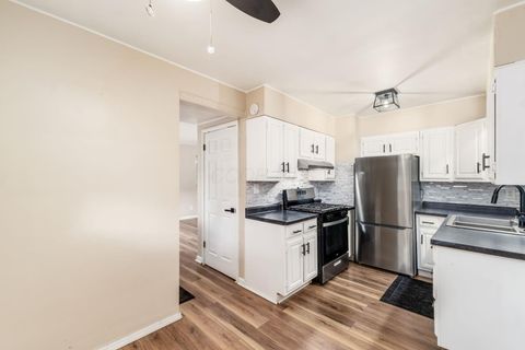 Tiny photo for 2122 Margaret Avenue, Columbus, OH 43219 (MLS # 225040591)