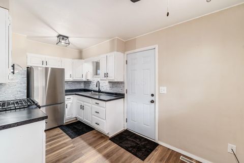 Tiny photo for 2122 Margaret Avenue, Columbus, OH 43219 (MLS # 225040591)