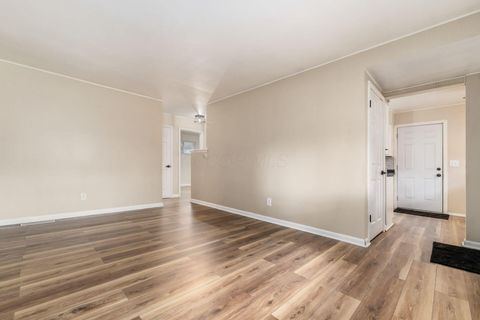 Tiny photo for 2122 Margaret Avenue, Columbus, OH 43219 (MLS # 225040591)