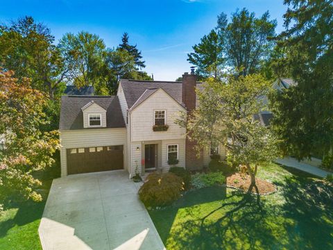 Photo of 1535 Doone Road, Columbus, OH 43221 (MLS # 225037930)