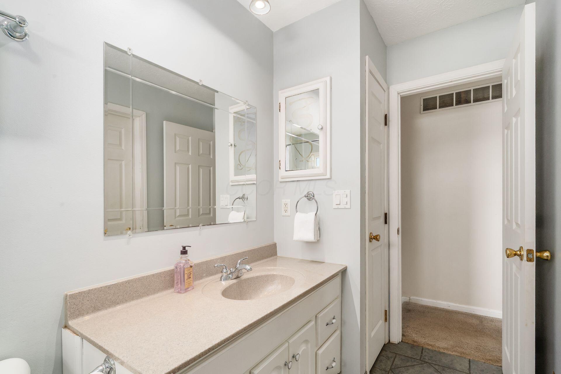 2386 Northbranch Road, Grove City, Ohio image 16