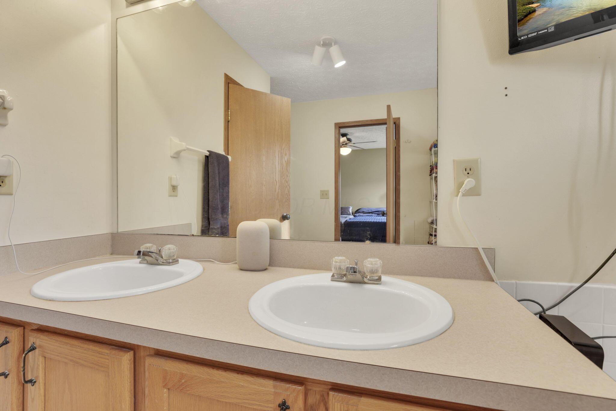 915 Wellsley Way, Plain City, Ohio image 24