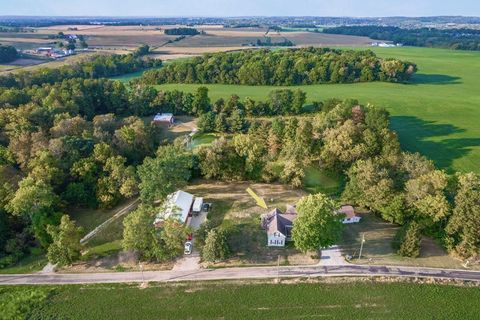 Photo of 10472 Township Road 80, Thornville, OH 43076 (MLS # 225035429)