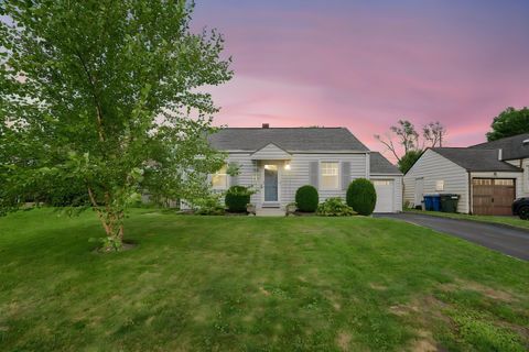 Photo of 2798 Audubon Road, Columbus, OH 43211 (MLS # 226026470)