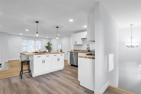 Tiny photo for 1421 Bosworth Place, Columbus, OH 43229 (MLS # 225037481)