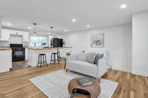 Tiny photo for 1421 Bosworth Place, Columbus, OH 43229 (MLS # 225037481)