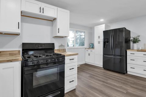 Tiny photo for 1421 Bosworth Place, Columbus, OH 43229 (MLS # 225037481)