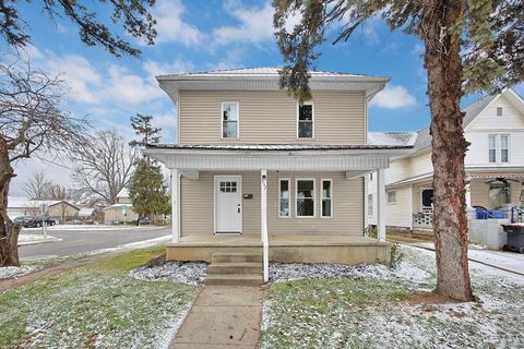 Photo of 517 W Main Street, Newark, OH 43055 (MLS # 225045788)