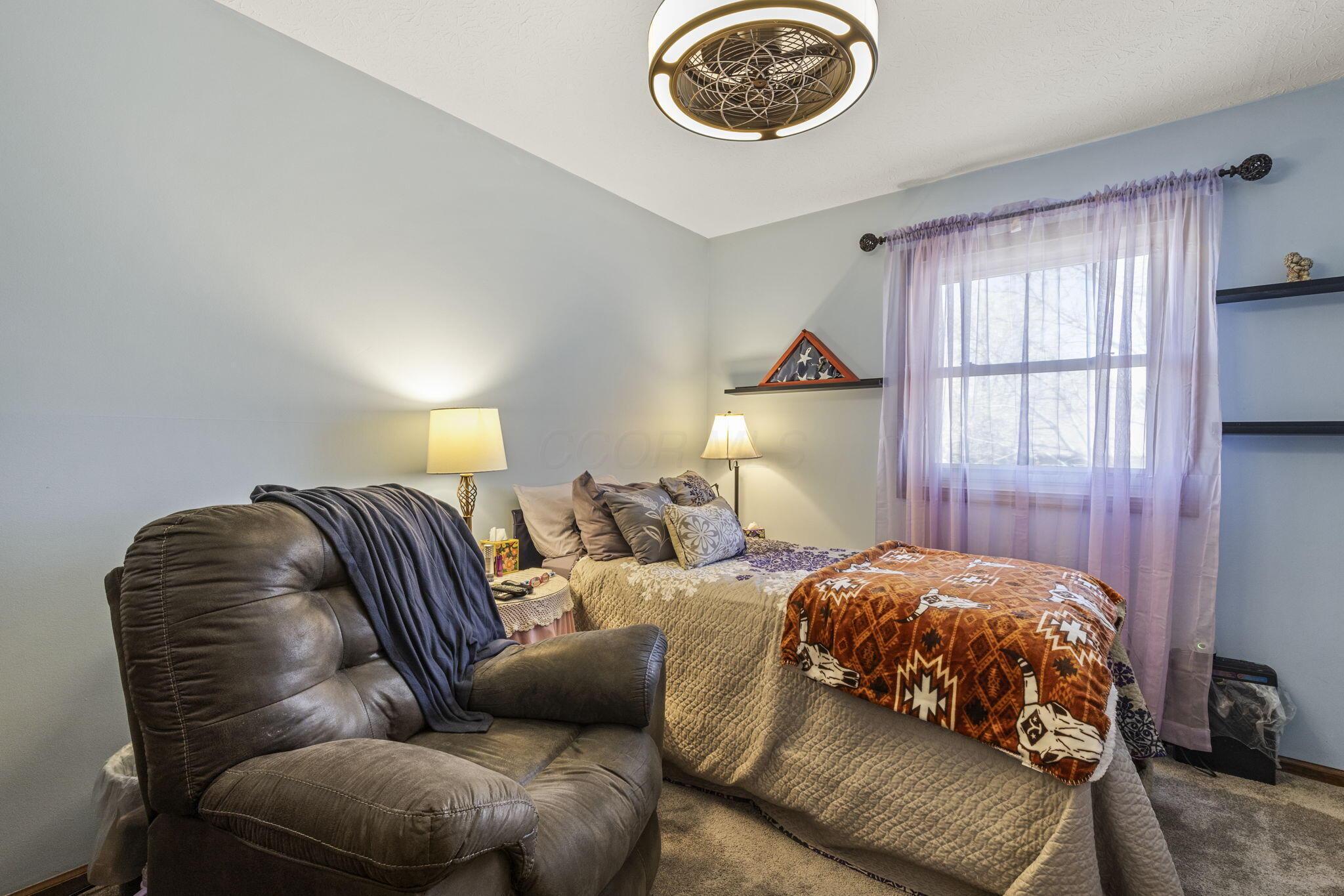 2445 Parkview Drive, Grove City, Ohio image 33