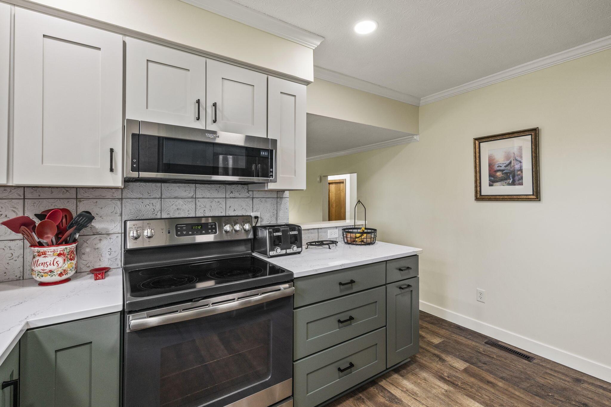 2445 Parkview Drive, Grove City, Ohio image 18