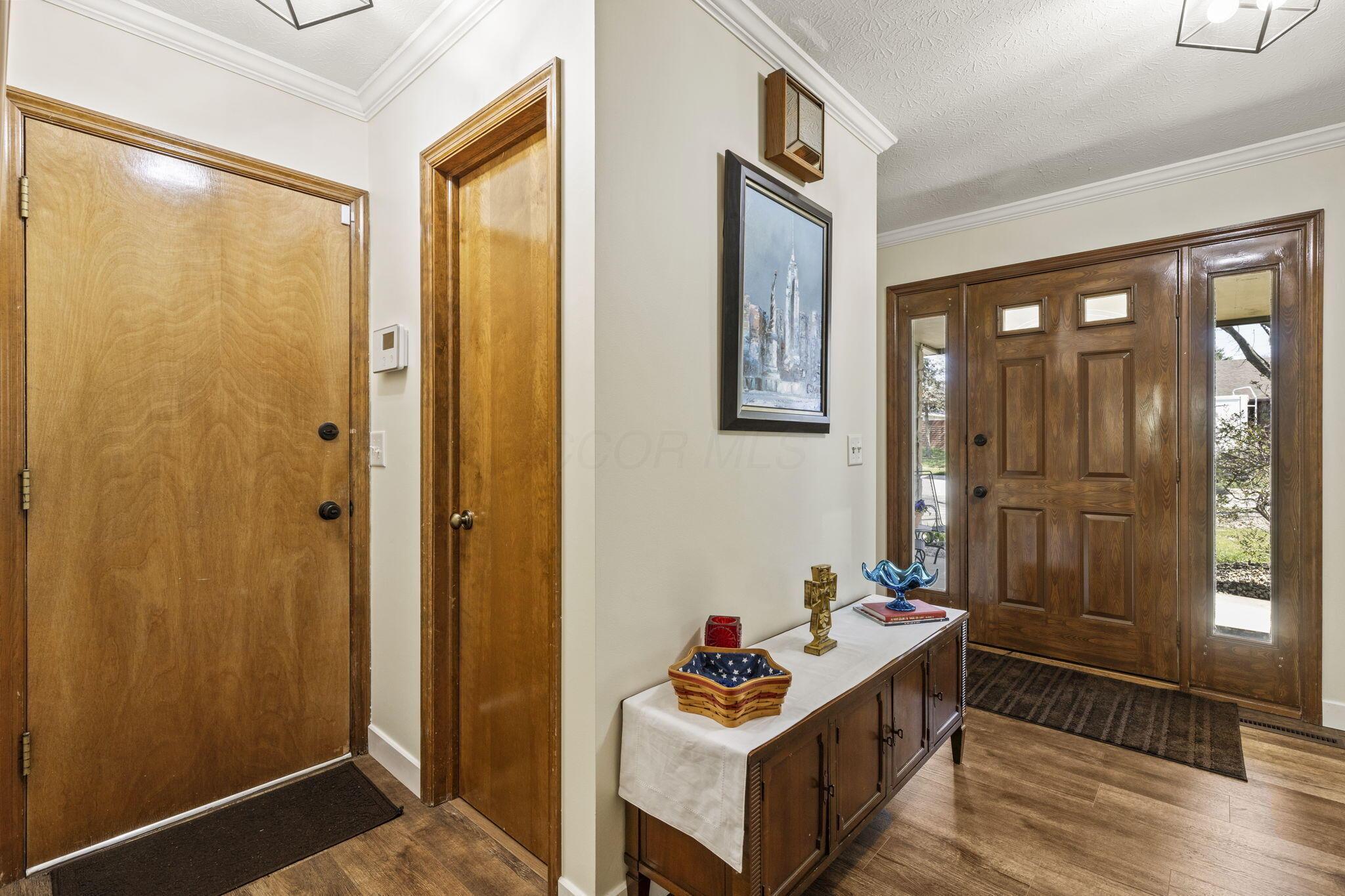2445 Parkview Drive, Grove City, Ohio image 5