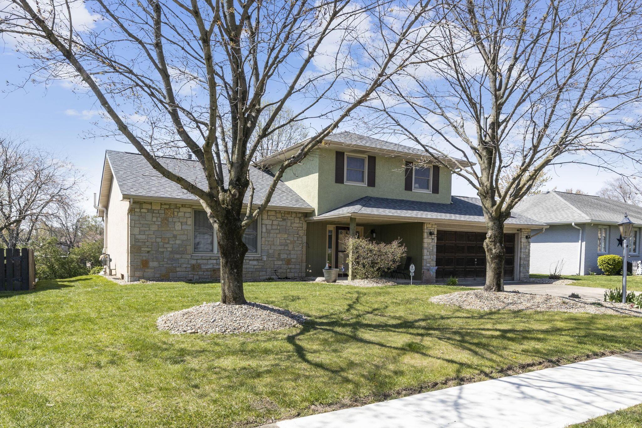 2445 Parkview Drive, Grove City, Ohio image 2