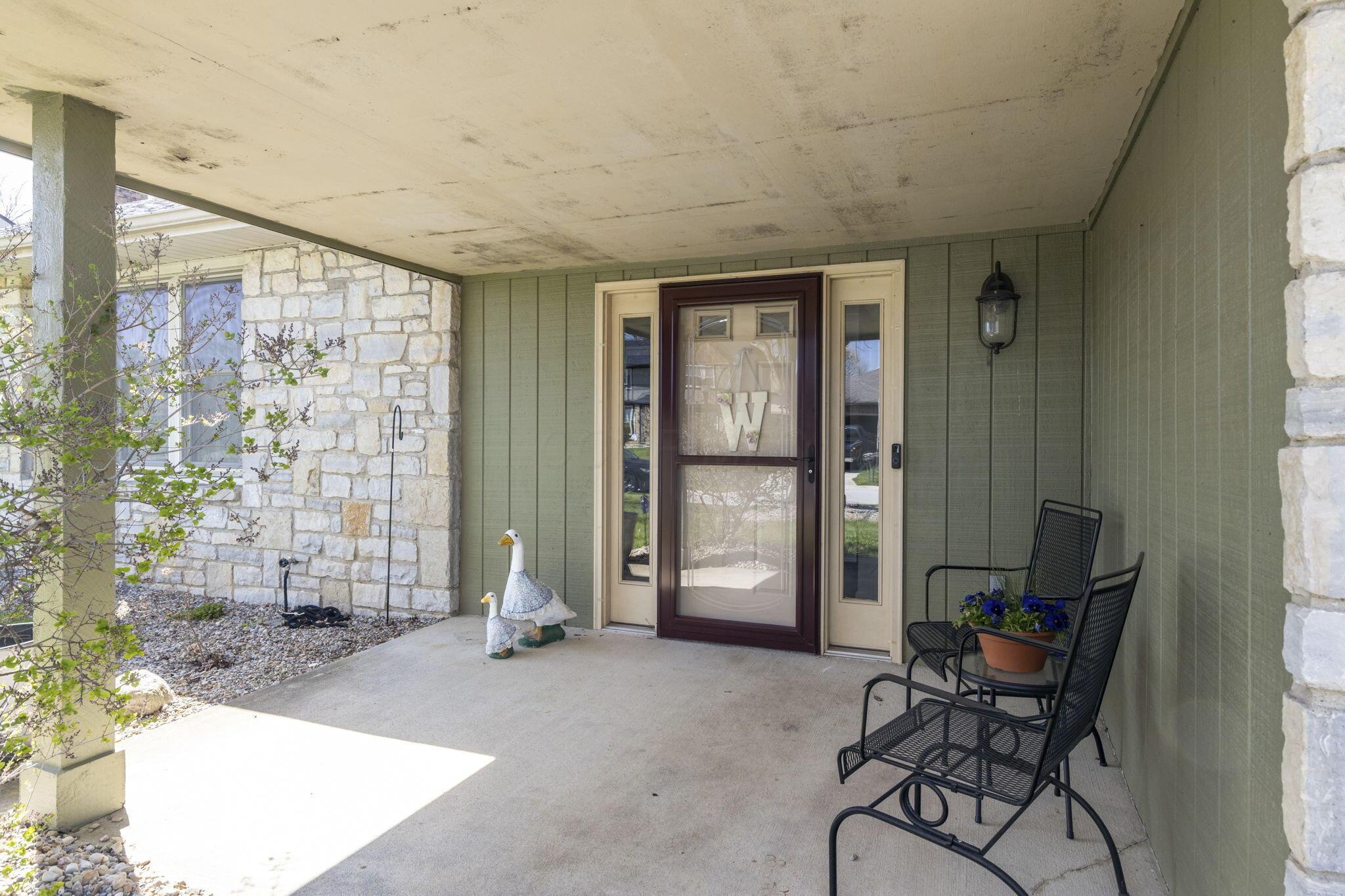 2445 Parkview Drive, Grove City, Ohio image 4