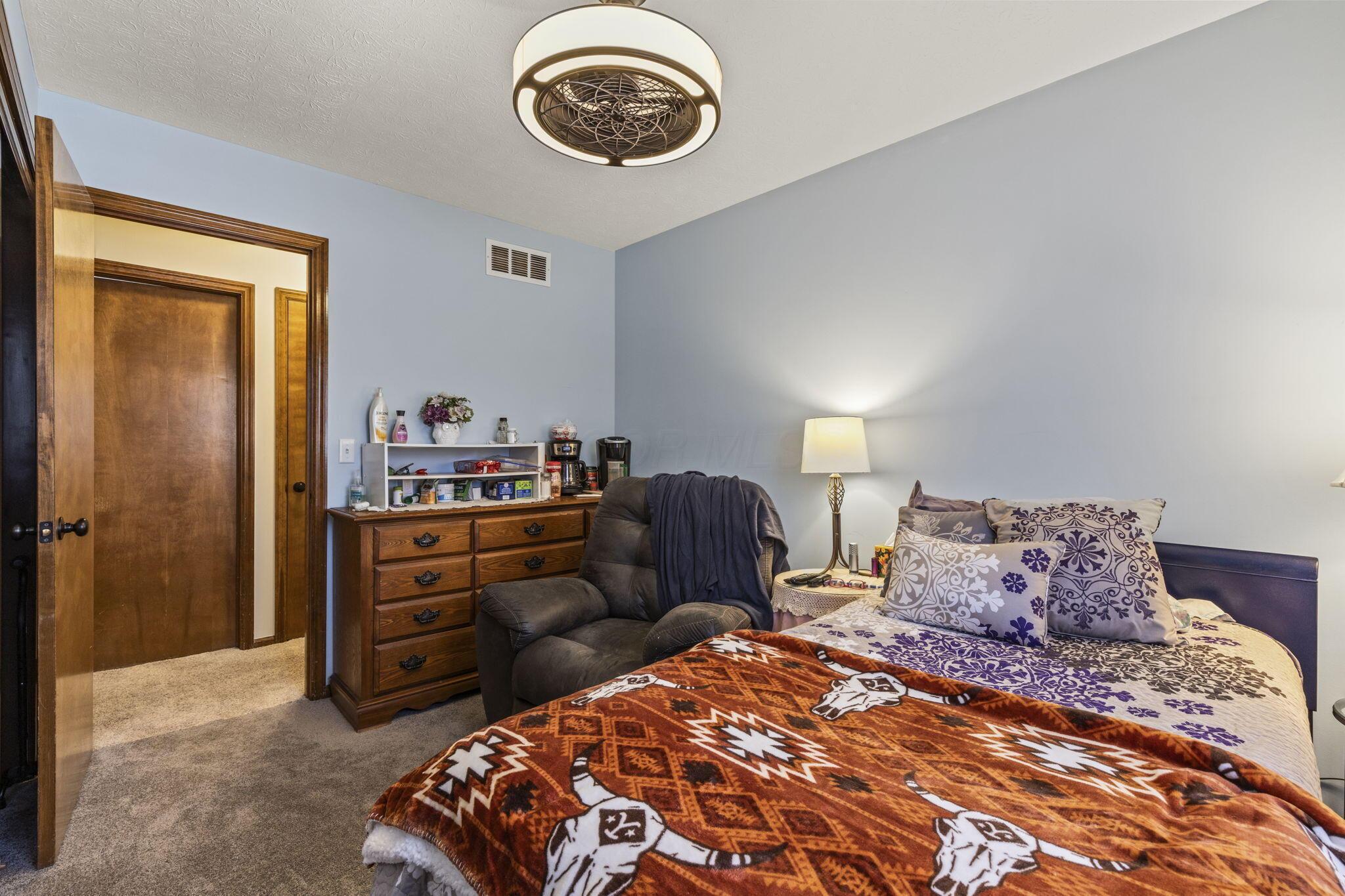 2445 Parkview Drive, Grove City, Ohio image 34