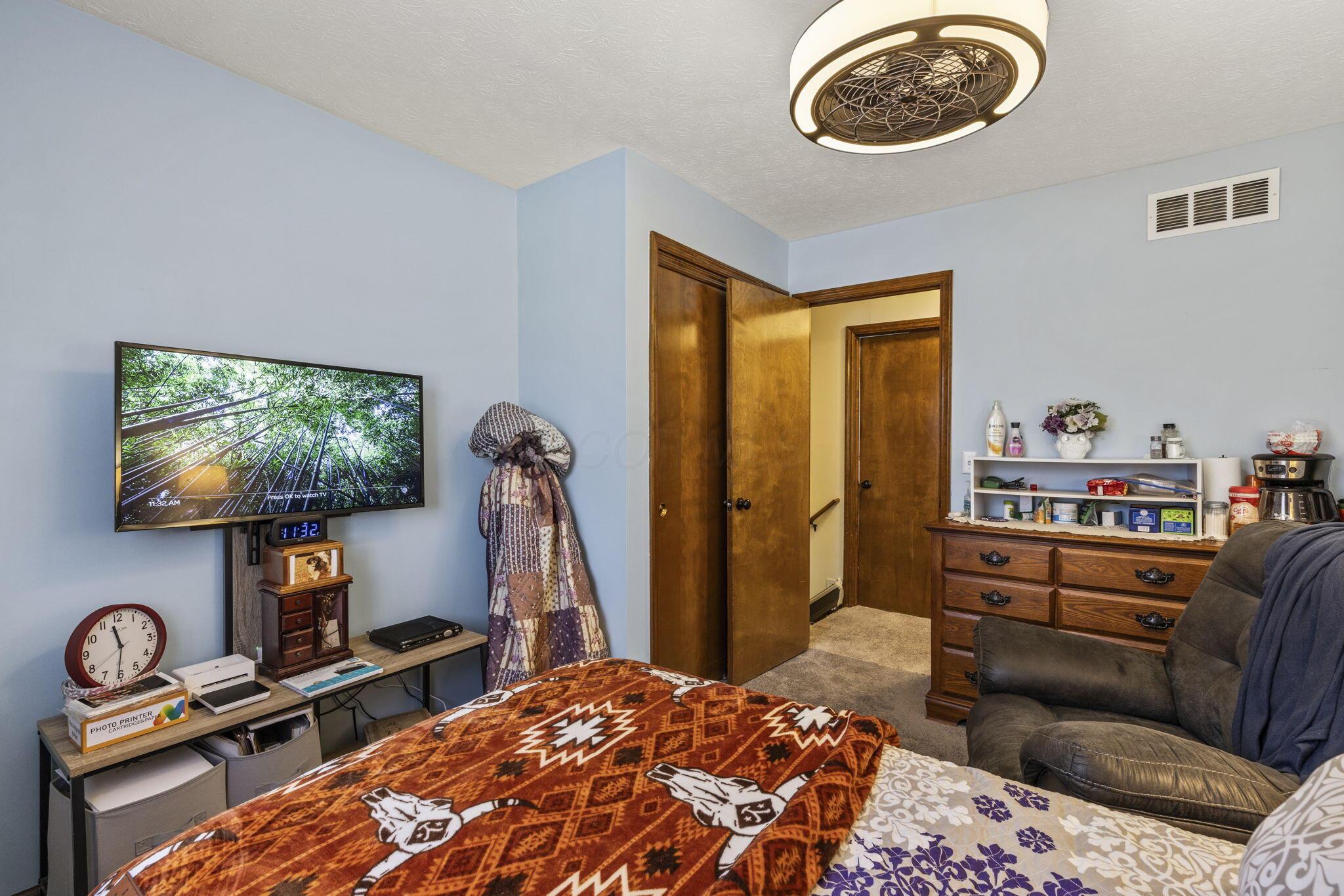 2445 Parkview Drive, Grove City, Ohio image 35