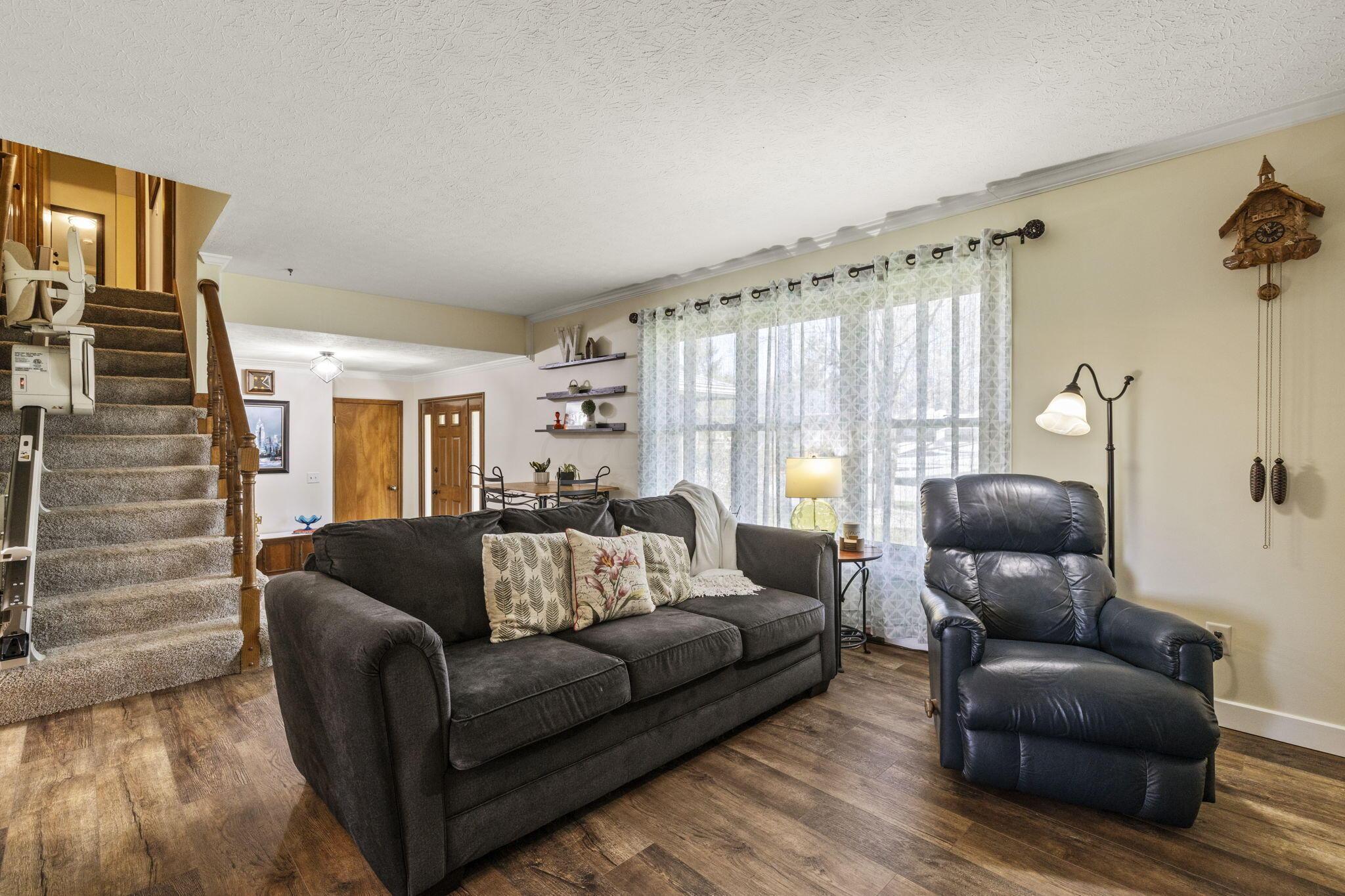 2445 Parkview Drive, Grove City, Ohio image 10