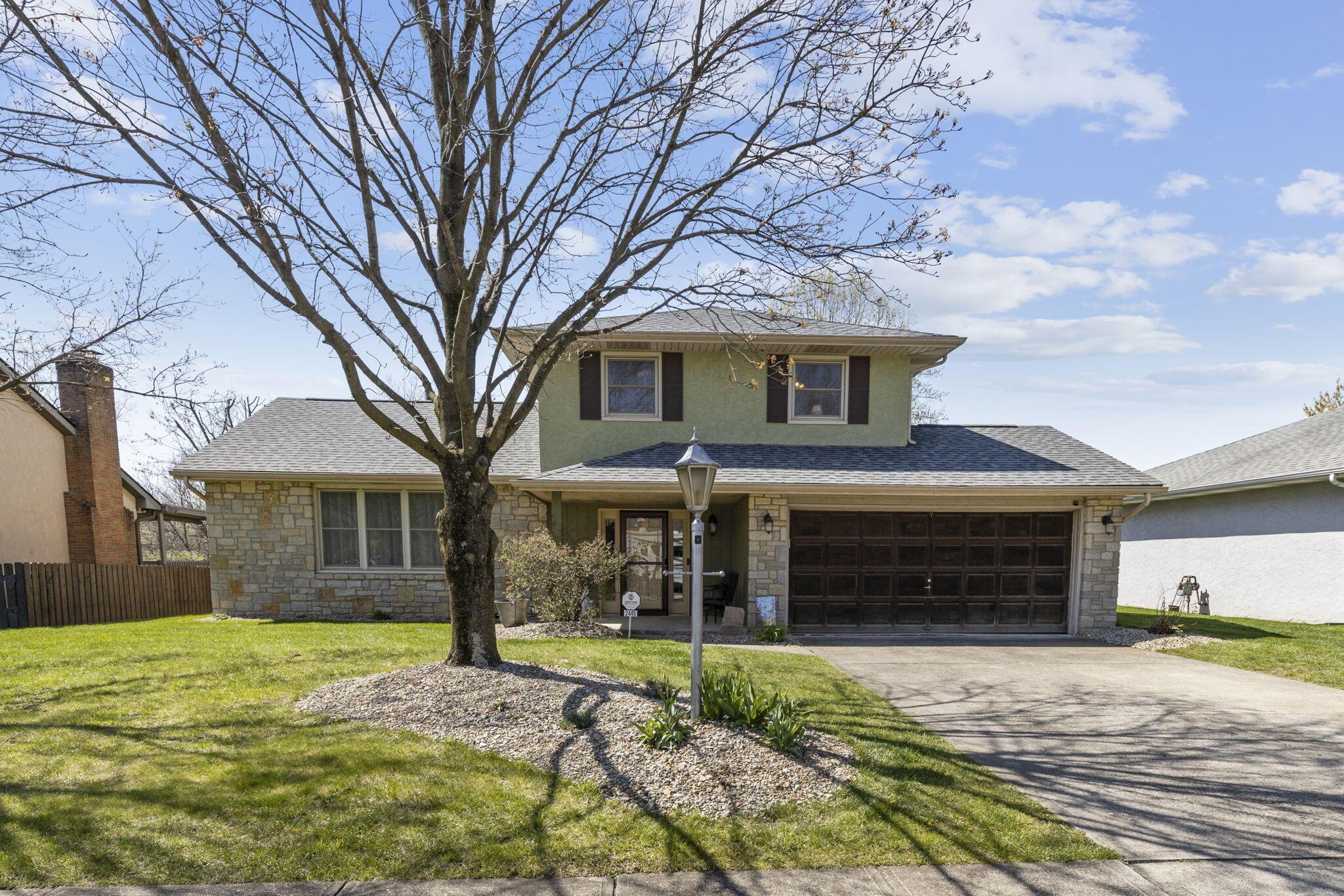 2445 Parkview Drive, Grove City, Ohio image 1
