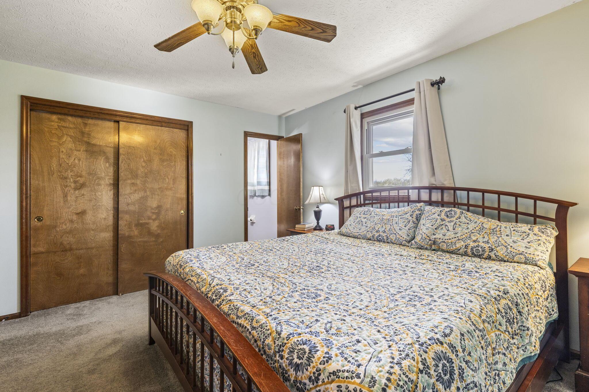 2445 Parkview Drive, Grove City, Ohio image 26