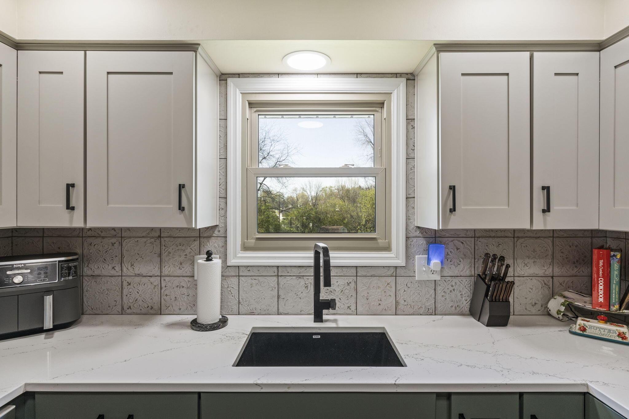 2445 Parkview Drive, Grove City, Ohio image 19
