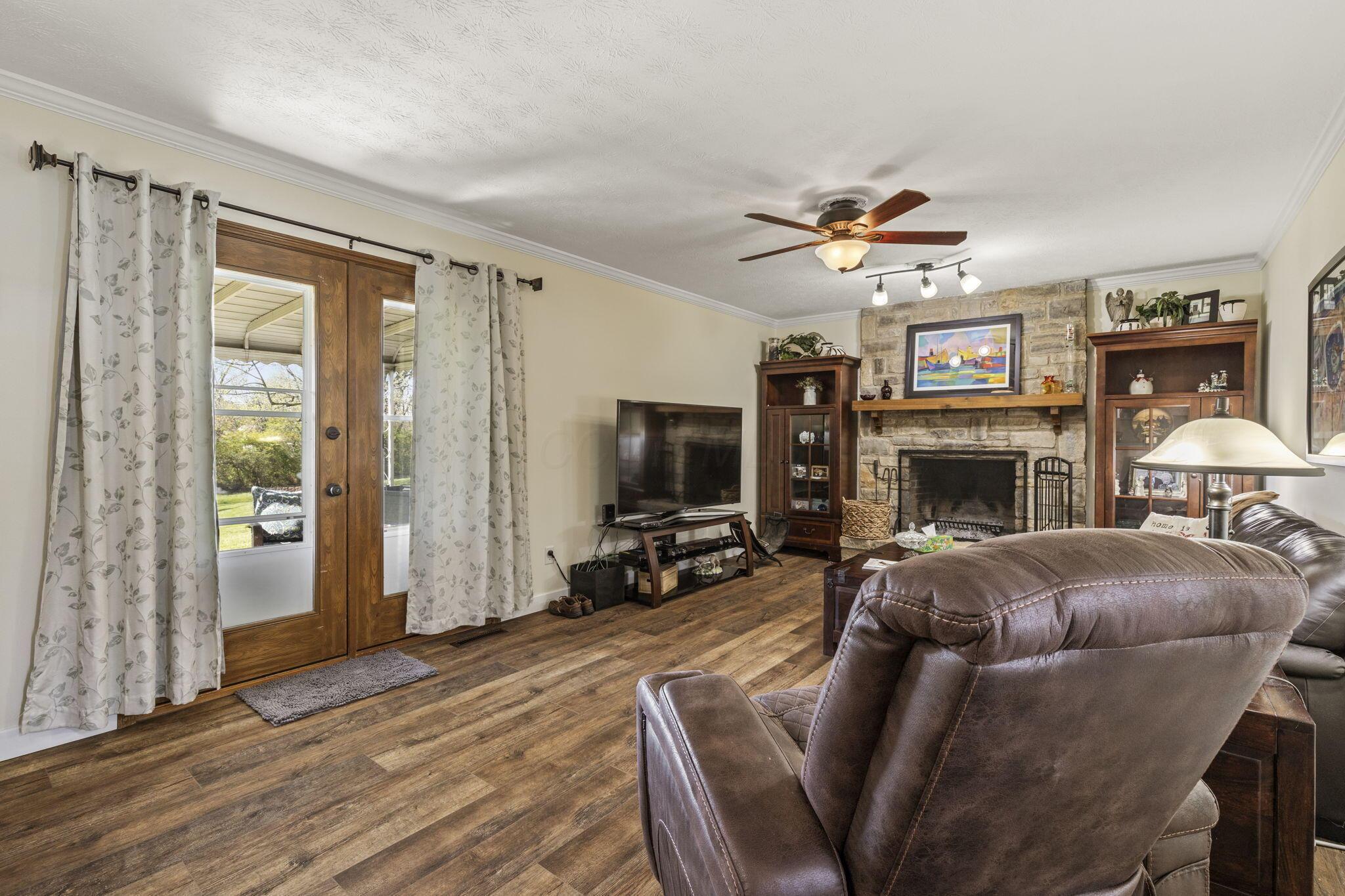 2445 Parkview Drive, Grove City, Ohio image 20