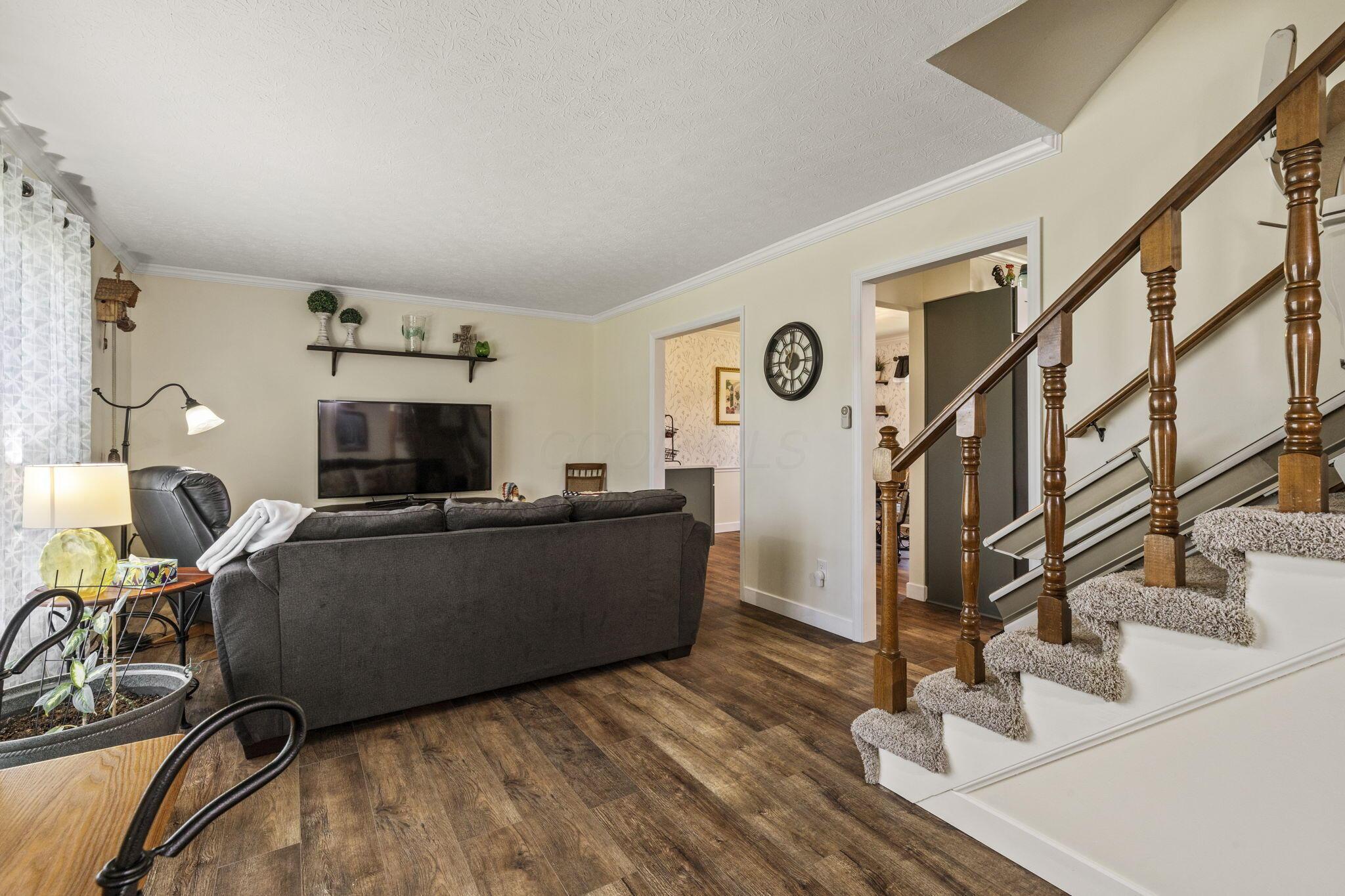 2445 Parkview Drive, Grove City, Ohio image 8