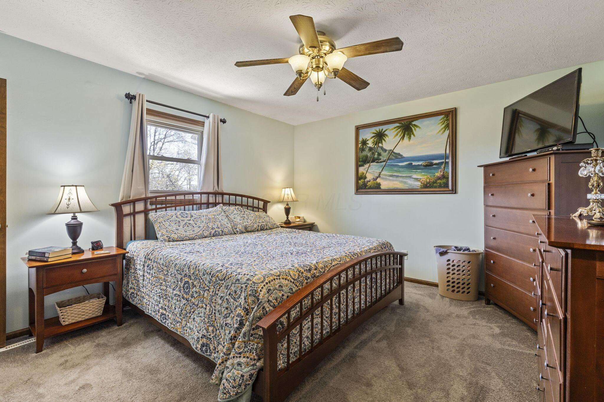 2445 Parkview Drive, Grove City, Ohio image 25
