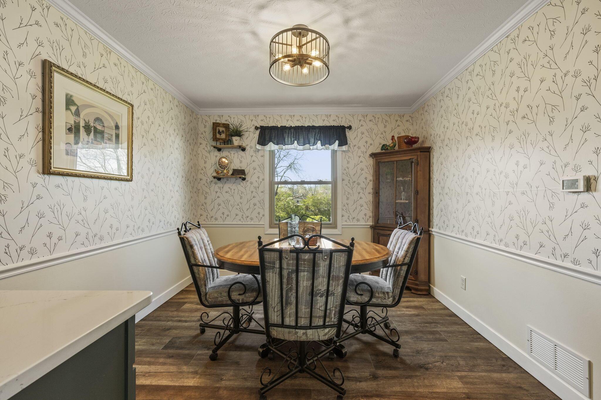 2445 Parkview Drive, Grove City, Ohio image 12