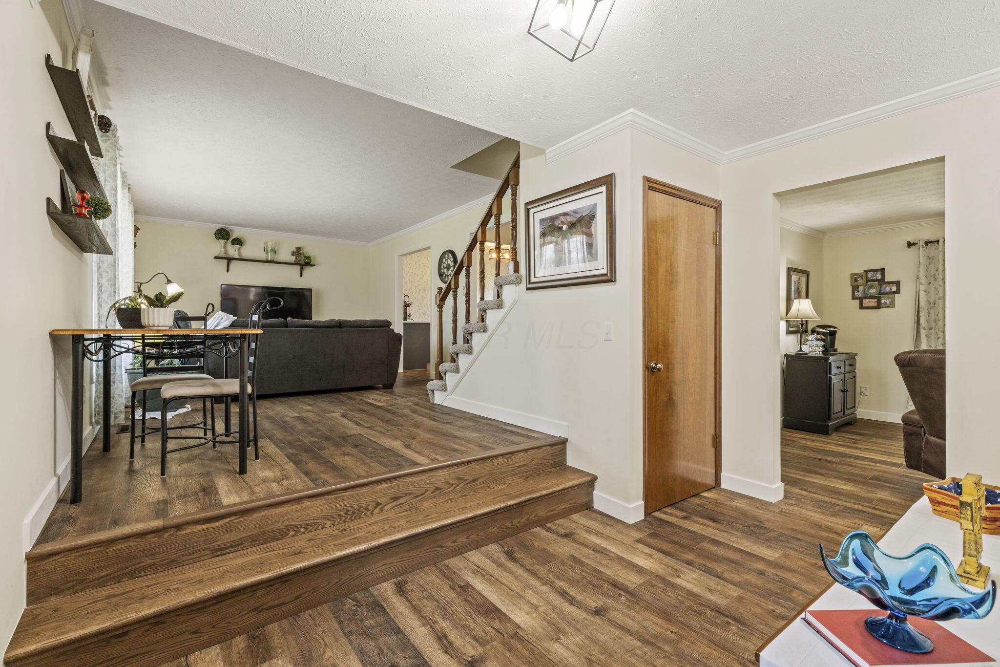 2445 Parkview Drive, Grove City, Ohio image 6
