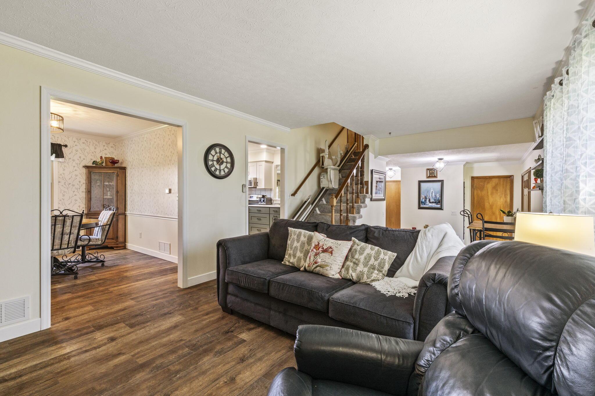 2445 Parkview Drive, Grove City, Ohio image 11