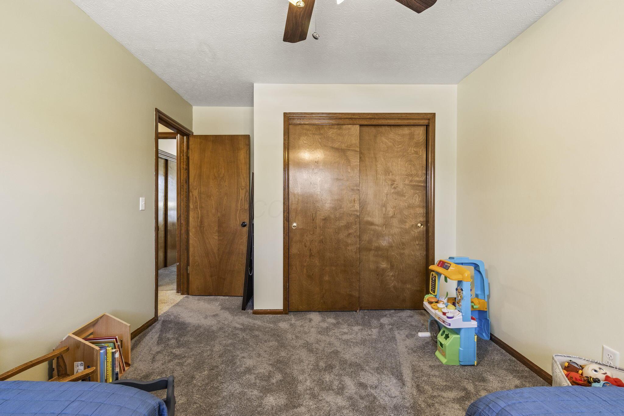 2445 Parkview Drive, Grove City, Ohio image 32
