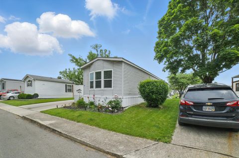 Photo of 25 Ravine Ridge Drive, Delaware, OH 43015 (MLS # 225017055)