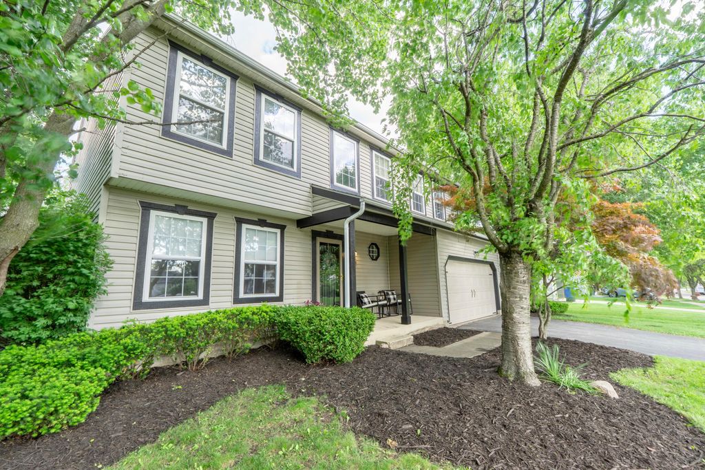 Photo of 160 Kettering Bend, Delaware, OH 43015 (MLS # 226018219)