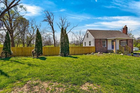Photo of 2245 Big Run Road E, Grove City, OH 43123 (MLS # 226011557)
