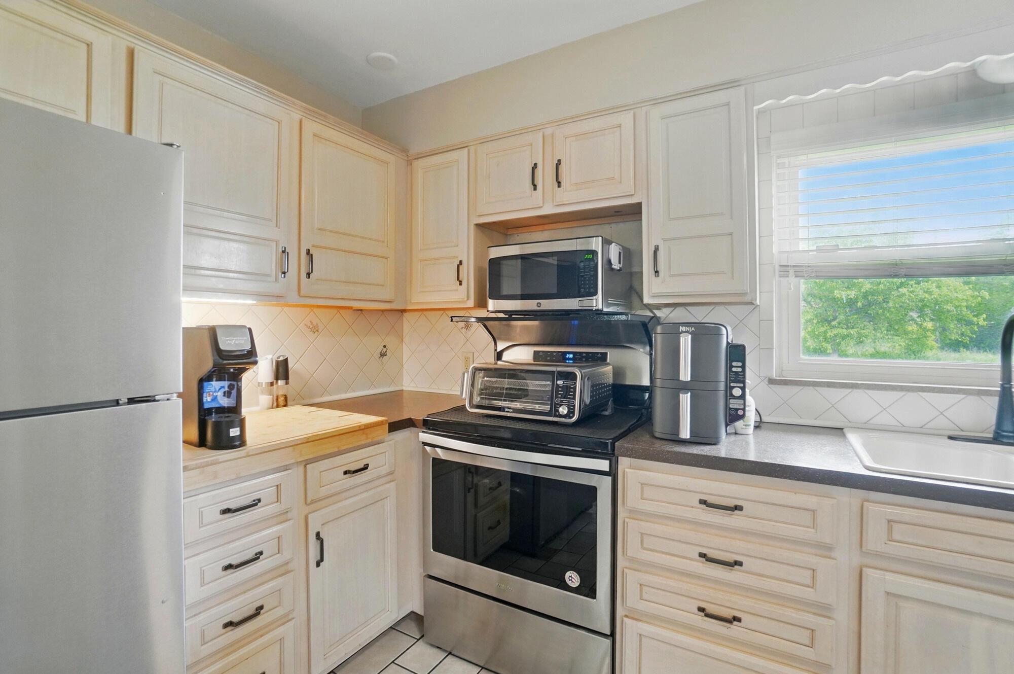 1096 Lancaster Avenue, Reynoldsburg, Ohio image 16