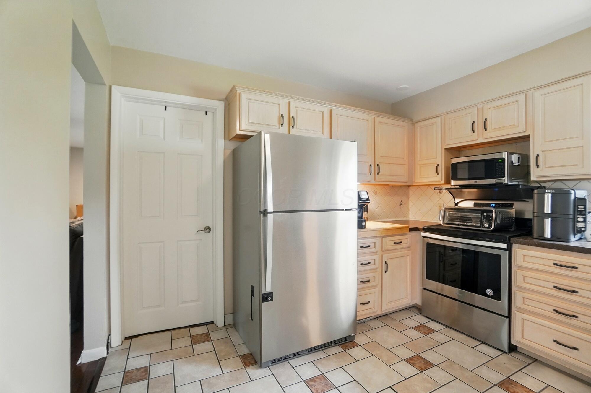 1096 Lancaster Avenue, Reynoldsburg, Ohio image 21