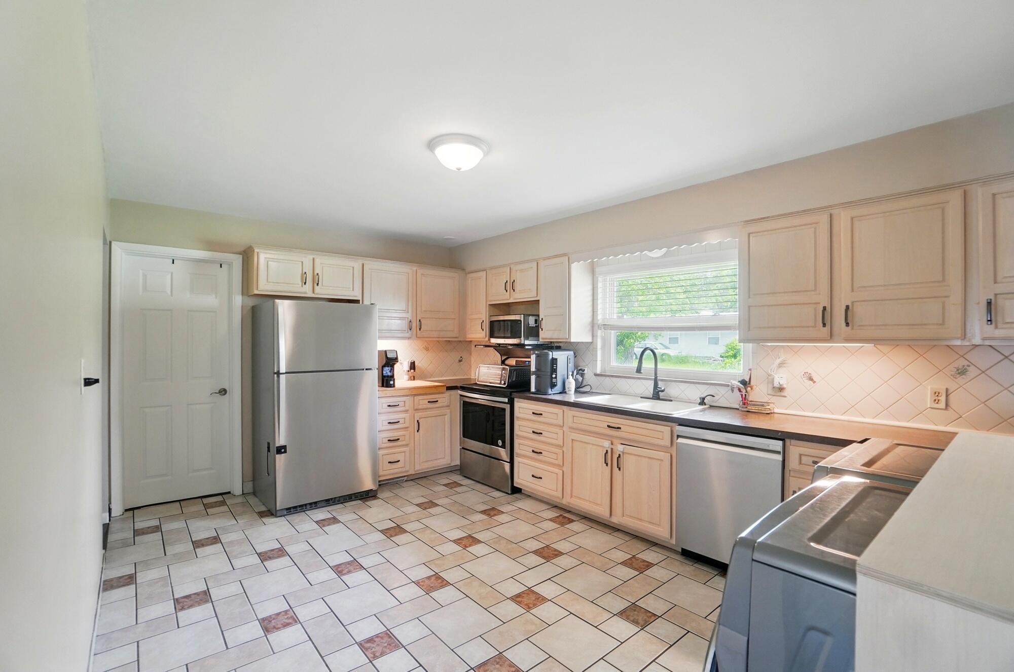 1096 Lancaster Avenue, Reynoldsburg, Ohio image 14