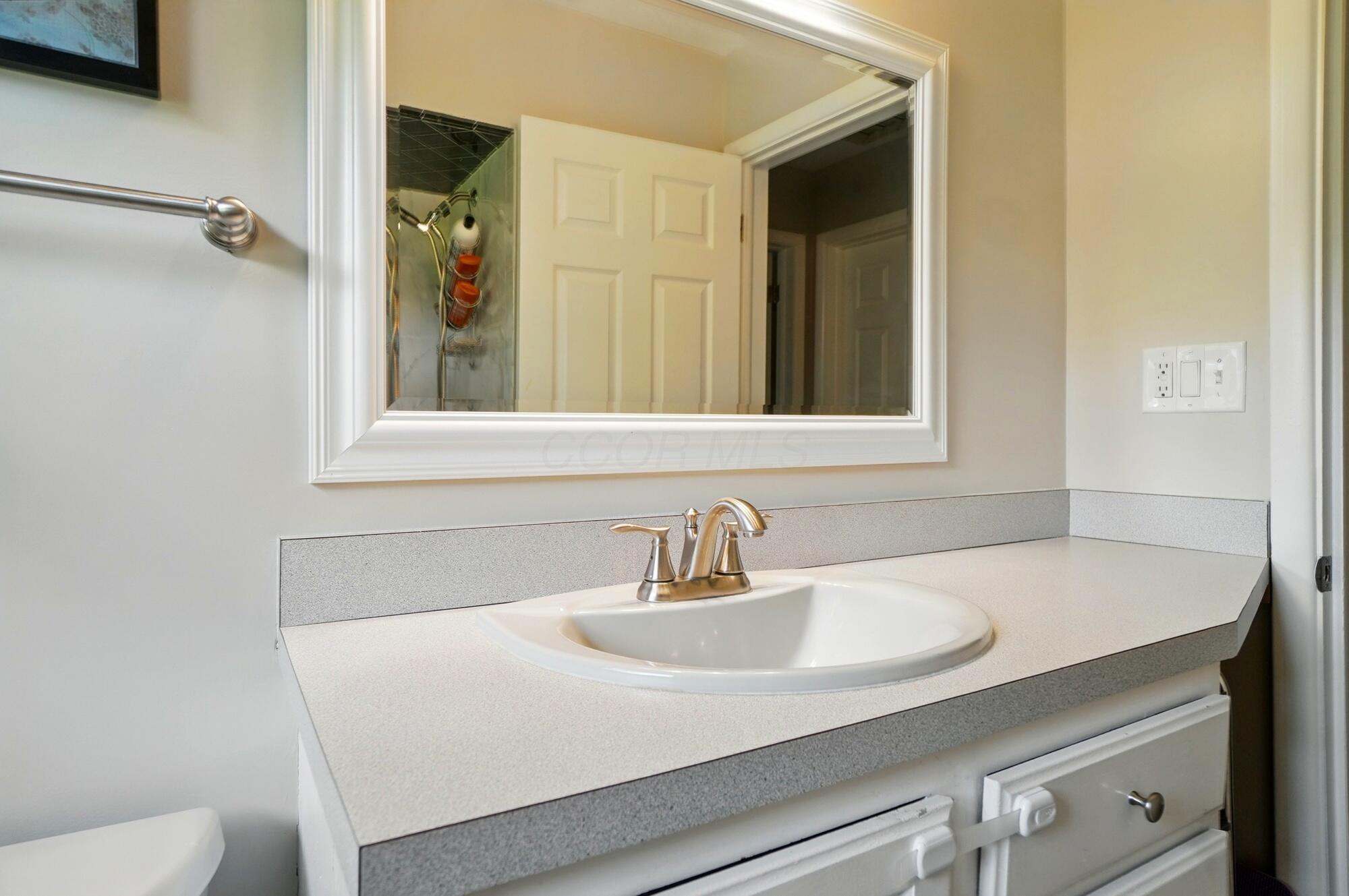 1096 Lancaster Avenue, Reynoldsburg, Ohio image 34