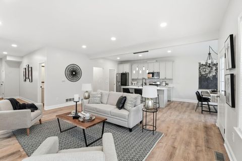 Tiny photo for 2618 Clybourne Road, Columbus, OH 43231 (MLS # 225045260)