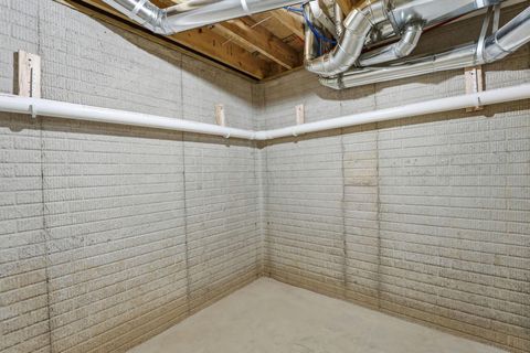 Tiny photo for 2618 Clybourne Road, Columbus, OH 43231 (MLS # 225045260)