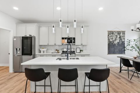 Tiny photo for 2618 Clybourne Road, Columbus, OH 43231 (MLS # 225045260)