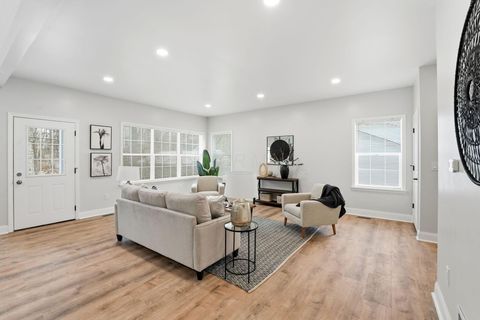 Tiny photo for 2618 Clybourne Road, Columbus, OH 43231 (MLS # 225045260)